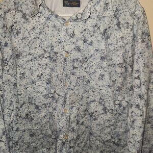 Hart Schaffner Marx Blue and White Patterned Shirt